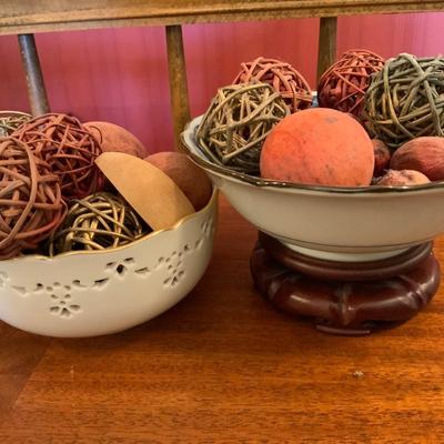 Lot of vintage Bowls including a Jeanette 1950’s Pheasant Bird Footed Bowl
