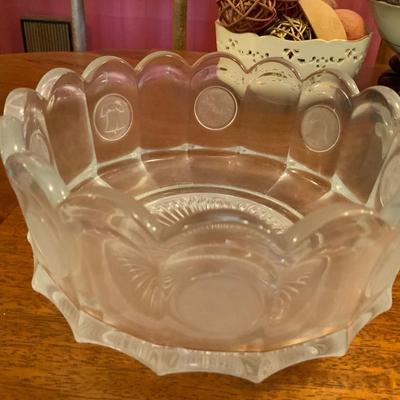 Lot of vintage Bowls including a Jeanette 1950’s Pheasant Bird Footed Bowl