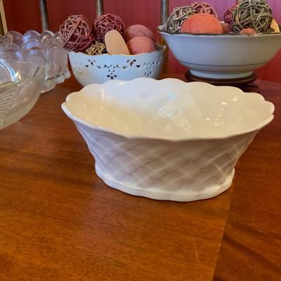 Lot of vintage Bowls including a Jeanette 1950’s Pheasant Bird Footed Bowl