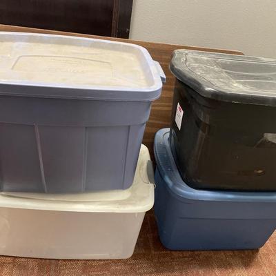 4 totes clear, black and 2 blue