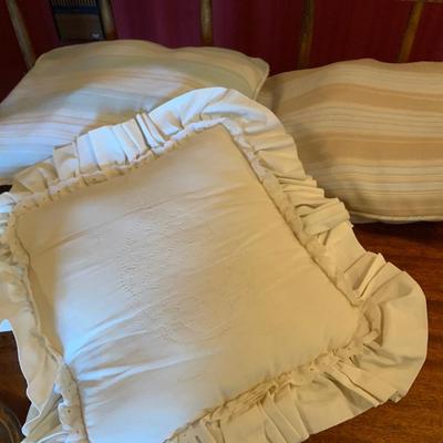 Lot of 4 vintage chairs including a Childs chair