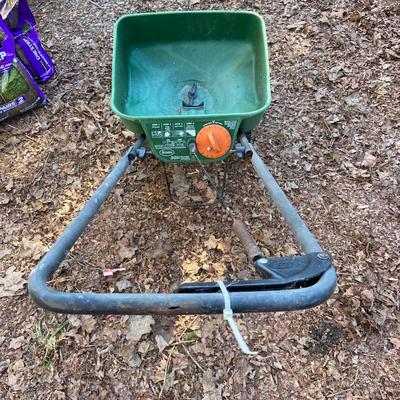 ‘Scotts’ Spreaders and Grass Seed (SB-BM)