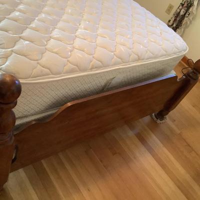 Full size bed 48"headboard 23"footboard