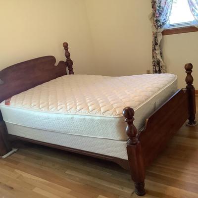 Full size bed 48"headboard 23"footboard