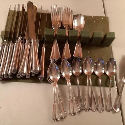 Oneida flatware, spoons with "F" lot
