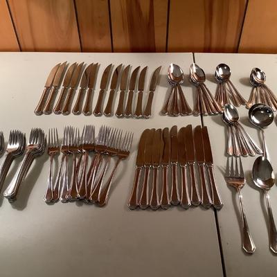 Wallace Flatware 18/10-86 pieces