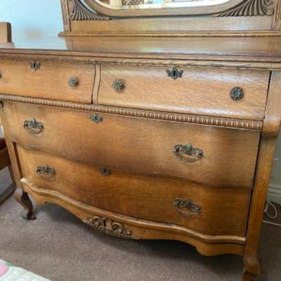 Antique Vintage Tiger Oak Victorian Dresser w/ Swivel Mirror