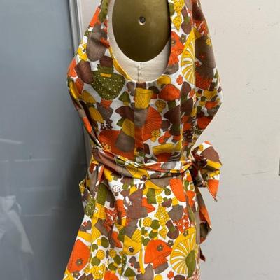 Home sewn Vintage 1960's-1970's Smock Apron Classic colors & pattern