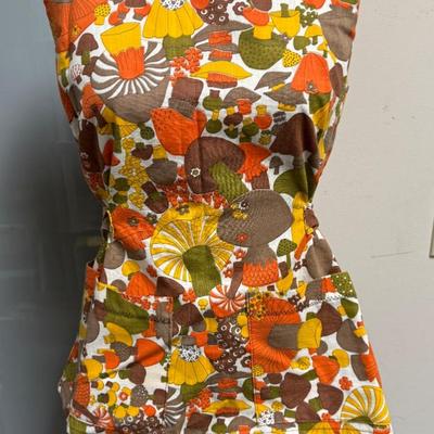 Home sewn Vintage 1960's-1970's Smock Apron Classic colors & pattern