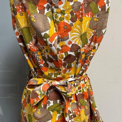 Home sewn Vintage 1960's-1970's Smock Apron Classic colors & pattern