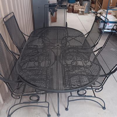 QUALITY WROUGHT IRON MESH PATIO TABLE W/6 ROCKING IRON CHAIRS