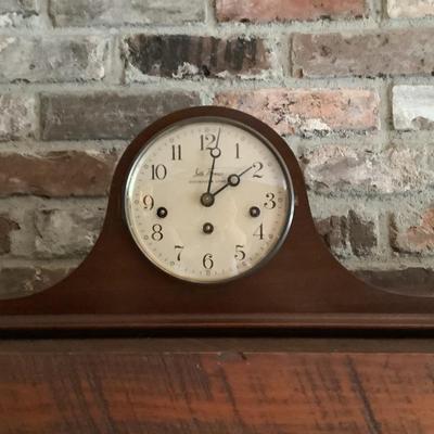 Seth Thomas mantle clock Woodbury 1302, Westminster chimes, works with key 8"H 18"W