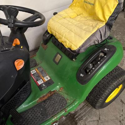 John Deere L100 5 speed lawn tractor