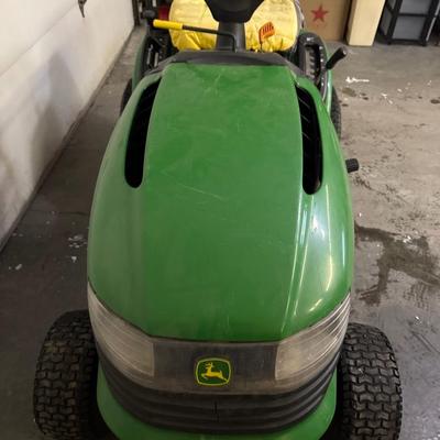 John Deere L100 5 speed lawn tractor