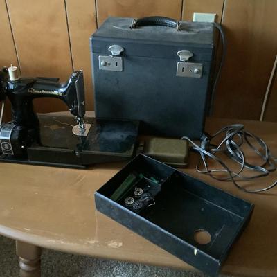 Singer Featherweight Sewing Machine