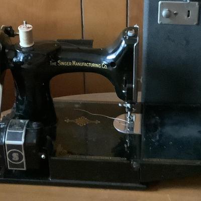 Singer Featherweight Sewing Machine