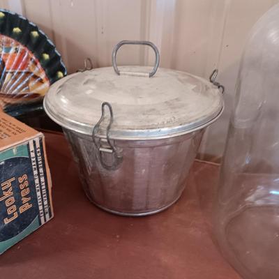 MISC VINTAGE HOUSEHOLD ITEMS