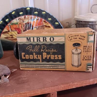 MISC VINTAGE HOUSEHOLD ITEMS