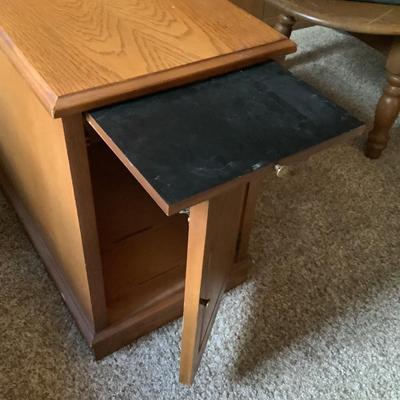 Lane end table with storage and magazine rack 20"H 13"L 23"depth