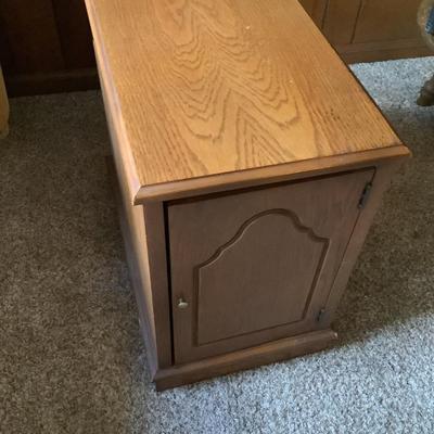 Lane end table with storage and magazine rack 20"H 13"L 23"depth