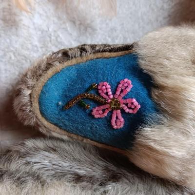 CHILD'S FUR AND LEATHER MOCCASINS, BEADED NECKLACE AND PEN, DREAM CATCHER AND BRASS BOWL