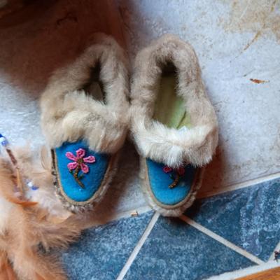 CHILD'S FUR AND LEATHER MOCCASINS, BEADED NECKLACE AND PEN, DREAM CATCHER AND BRASS BOWL