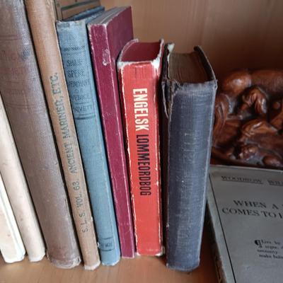 VARIETY OF BOOKS, BOOK ENDS AND A CAST IRON DOOR STOP