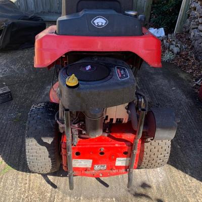 Snapper riding lawn mower -runs with oil leak As is