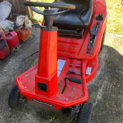 Snapper riding lawn mower -runs with oil leak As is