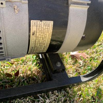 Briggs & Stratton generator 5250 running watt -good condition, runs