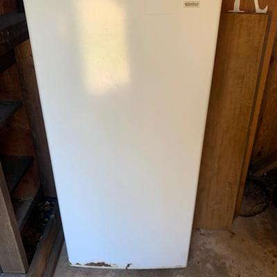 Kenmore Freezer 47"H 21"L 25"depth-issue on bottom of door