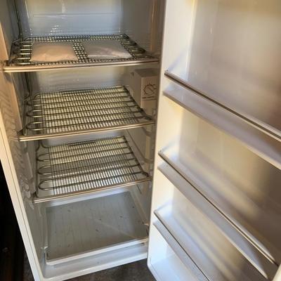 Kenmore Freezer 47"H 21"L 25"depth-issue on bottom of door