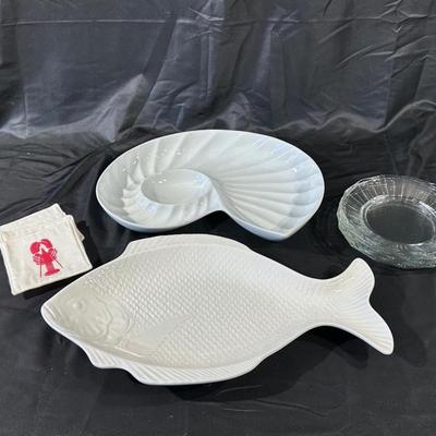 Coastal Kitchen Decor including a Fish & Shell Platers