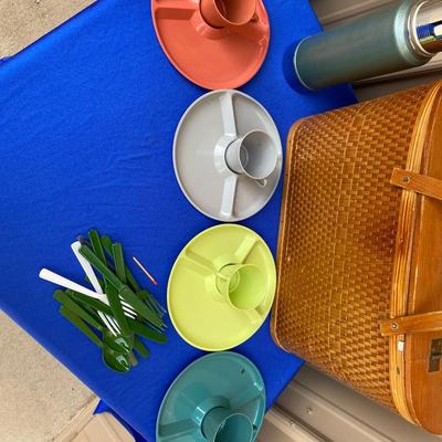 THIS VINTAGE HAWKEYE PICNIC BASKET IS LOOKING FORWARD TO A GOOD OLD FASHIONED PICNIC!