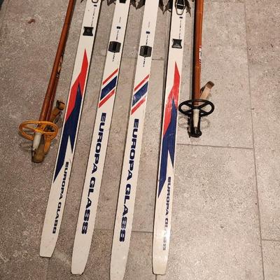 2 Pairs Fishers Europa Glass Cross Country Snow Skis w Poles