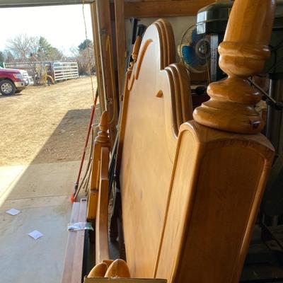 BEAUTIFUL QUEEN SIZE 4 POSTER BED FRAME