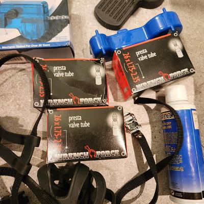 Biking Bicycle Lot Thule Straps Chain Scrubber , Presta Valve Tubes , Park Tool PFP-8 Floor Pump