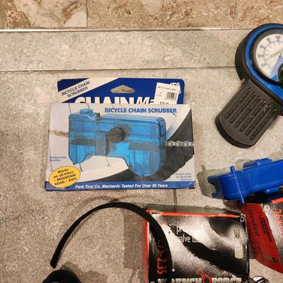 Biking Bicycle Lot Thule Straps Chain Scrubber , Presta Valve Tubes , Park Tool PFP-8 Floor Pump
