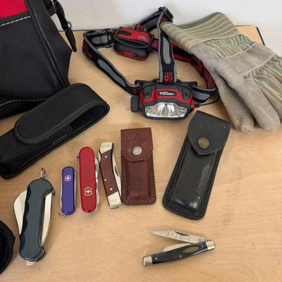 1159 Knife Lot: Schrade Knife, Swiss Army Knife, Rigging Knife, Husky Bag, Gloves and Knee Pads