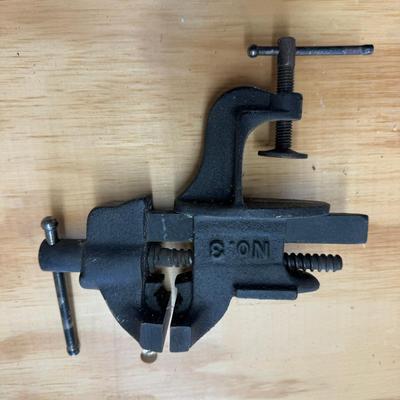 1163 Antique Bench Vise