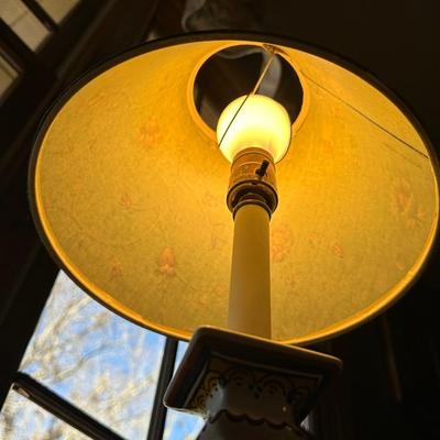 Vintage Floral Patterned Lamp