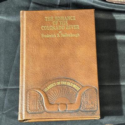 Western Decor & Figurines