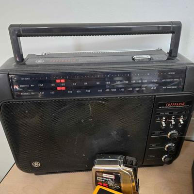 1169 Super Radio & Miscellaneous Tool Lot With Shoplight