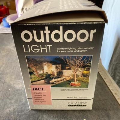 OUTDOOR PORCH OR GARAGE LIGHT, 2 BAGS OF SAND COLORED GROUT AND ENAMEL PAN