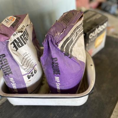 OUTDOOR PORCH OR GARAGE LIGHT, 2 BAGS OF SAND COLORED GROUT AND ENAMEL PAN