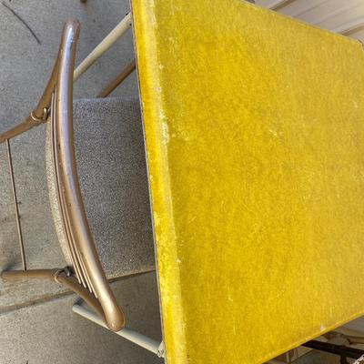 2 CARD TABLES AND 6 FOLING CHAIRS