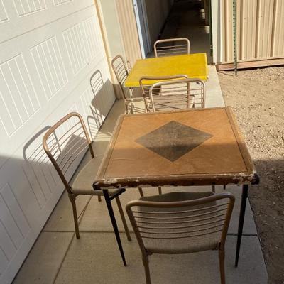 2 CARD TABLES AND 6 FOLING CHAIRS