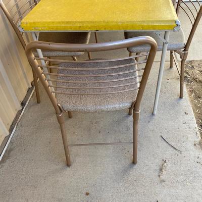 2 CARD TABLES AND 6 FOLING CHAIRS