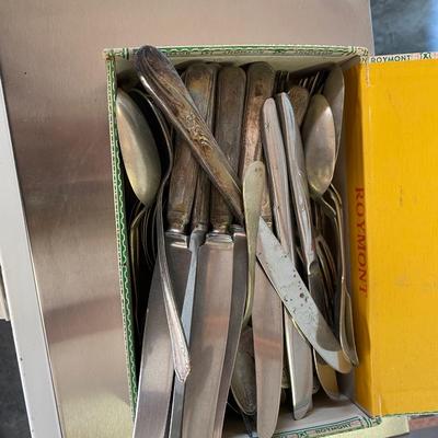 CUISINART TOASTER OVEN AND A BOX OF FLATWARE