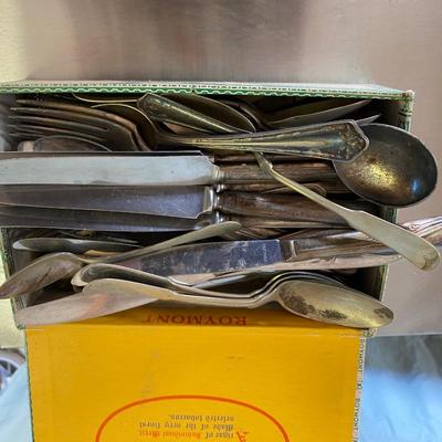 CUISINART TOASTER OVEN AND A BOX OF FLATWARE